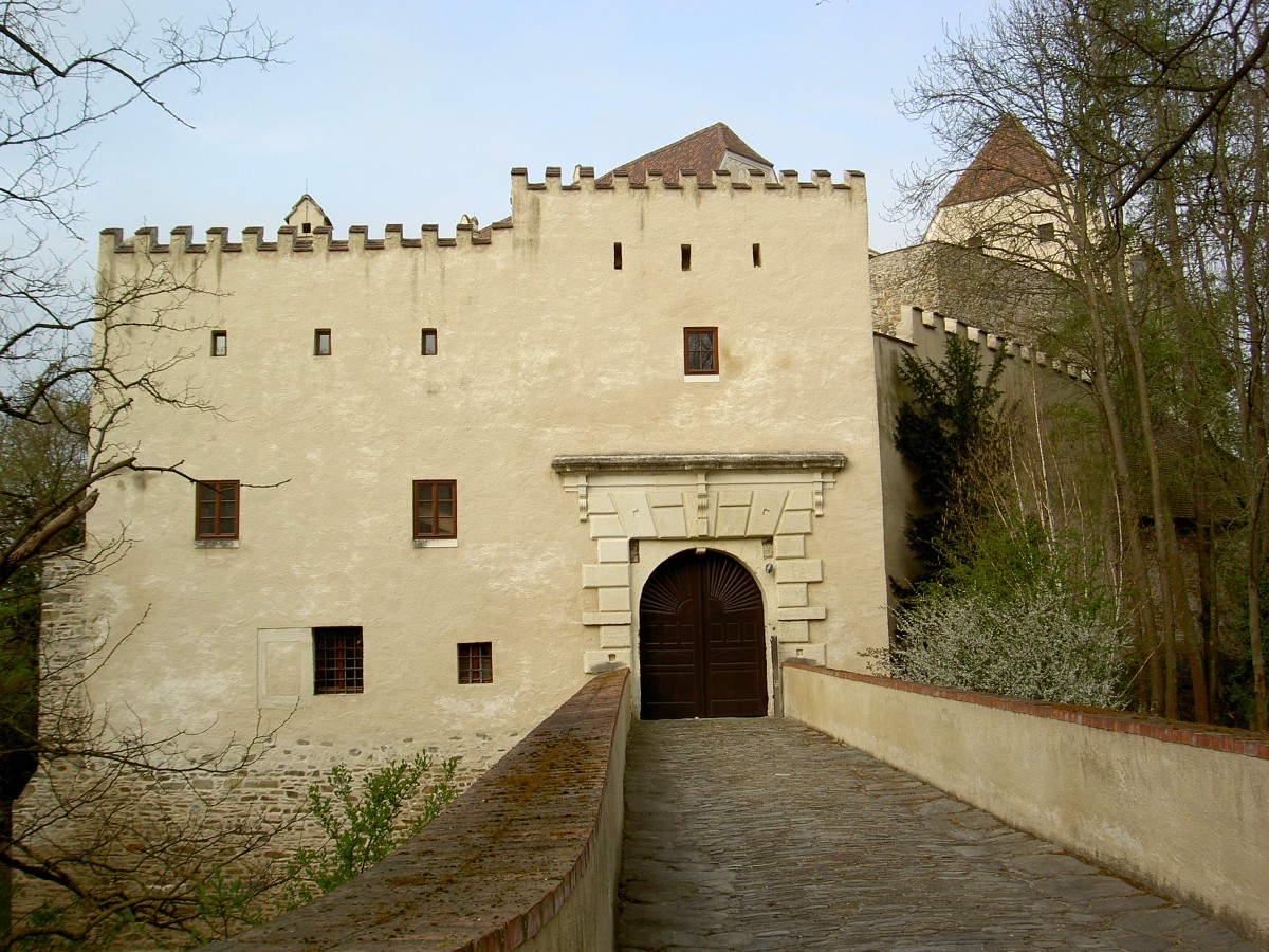 Messern, Burg Wildberg, mittelalterliche Wehranlage, erbaut ab 1210 (19.04.2014)