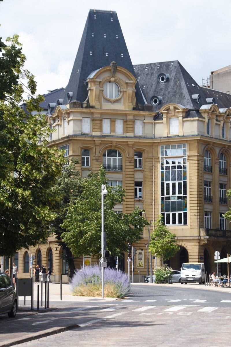 METZ (Dpartement Moselle), 21.06.2023, Wohn- und Geschftshaus in der Rue Gambetta