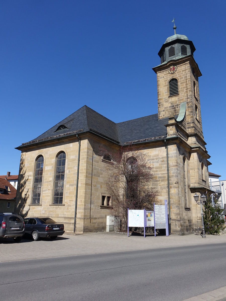 Michelau, Ev. St. Johannes Kirche, Saalbau mit flacher Holzdecke, Sandsteinquaderbau, viergeschossiger Turm mit Kuppelhaube, erbaut von  1817 bis 1819, Langhauserweiterung 1931/32 nach Plnen von Johann Will und Josef Stlzle (07.04.2018)