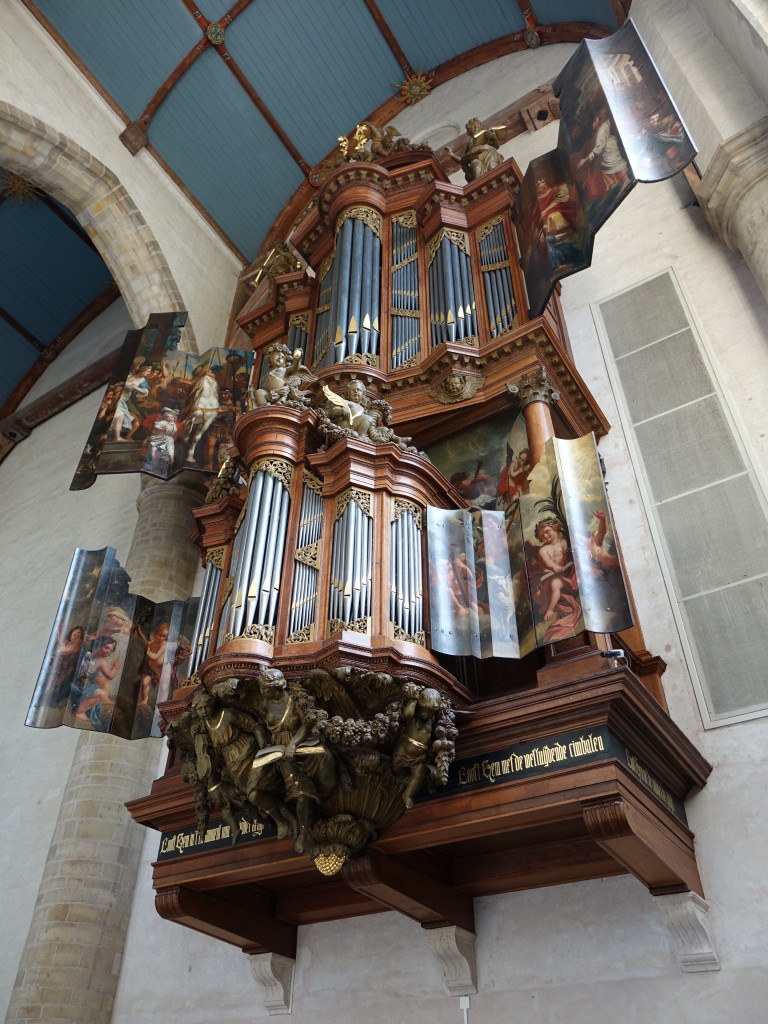 Middelburg, Orgel in der Nieuwe Kerk in der Liebfrauenabtei, erbaut 1954 von der Orgelbaufirma Leeuwen in einem Orgelgehuse von 1693 (30.04.2015)