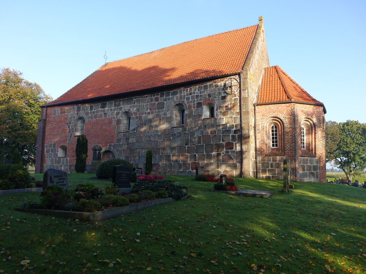 Middels, evangelische Kirche, erbaut im 13. Jahrhundert (09.10.2021)
