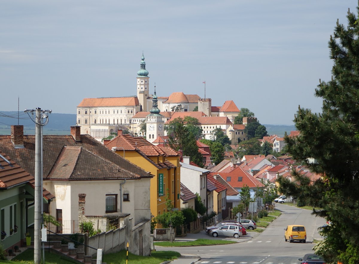 Mikulov/ Nikolsburg, Schloss Mikulov, erbaut im 13. Jahrhundert, barocker Umbau von 1719 bis 1730 durch Christian Alexander Oedtl (31.05.2019)