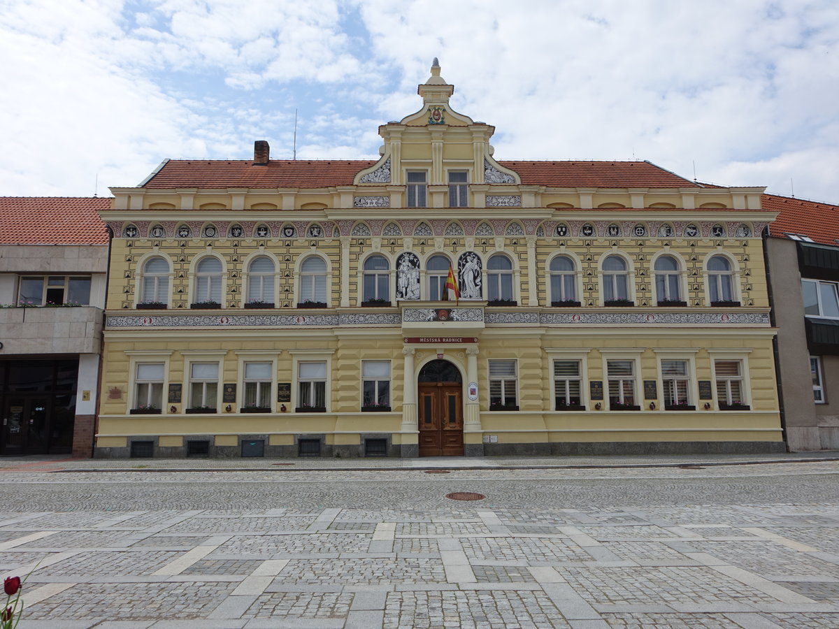 Milevsko, neues Rathaus, errichtet von 1901 bis 1902 im Stil der Neorenaissance (27.05.2019)