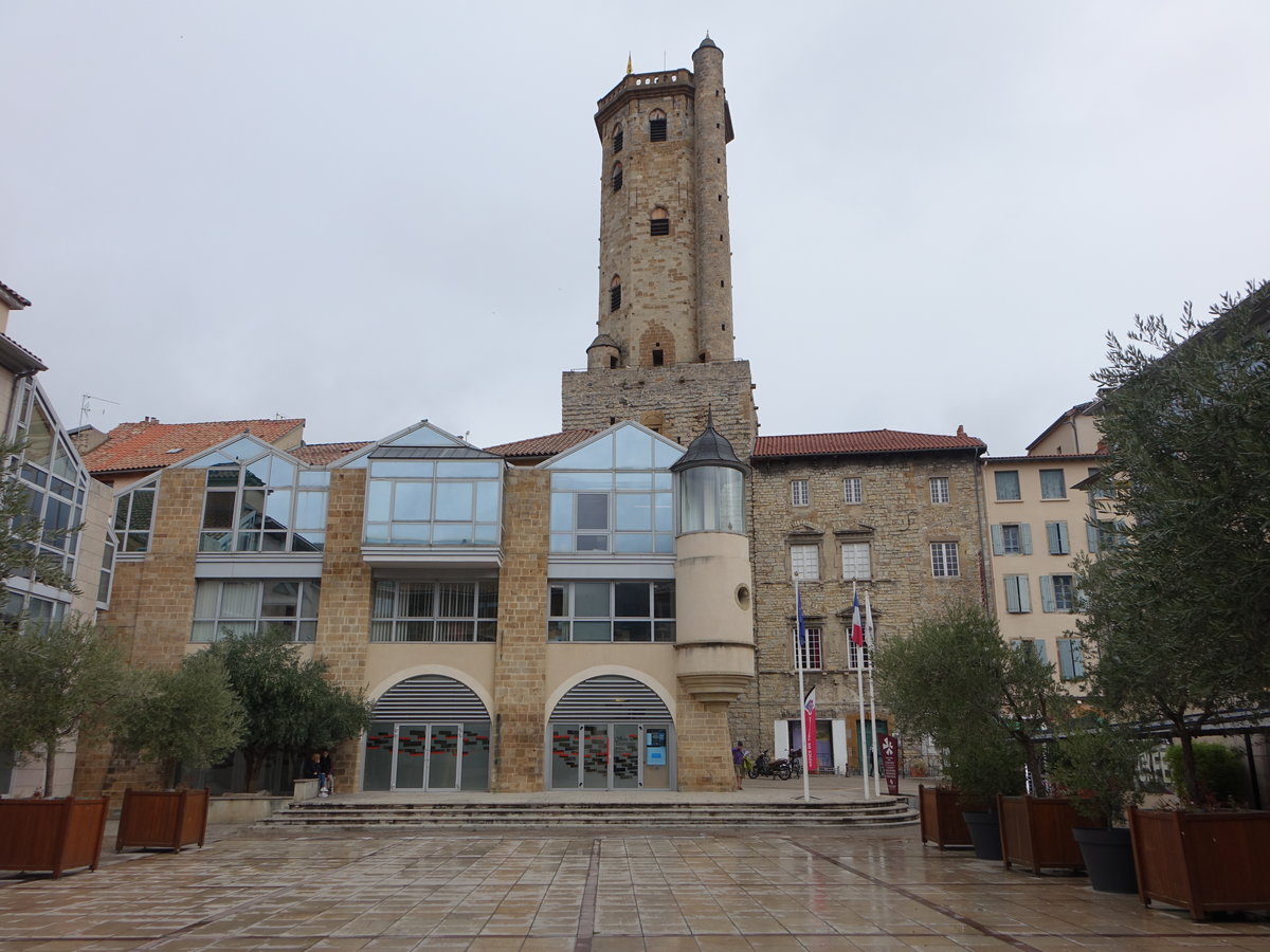 Millau, Hotel de Sambucy de Miers und gotischer Wachturm am Place Emma Calve (02.10.2017)