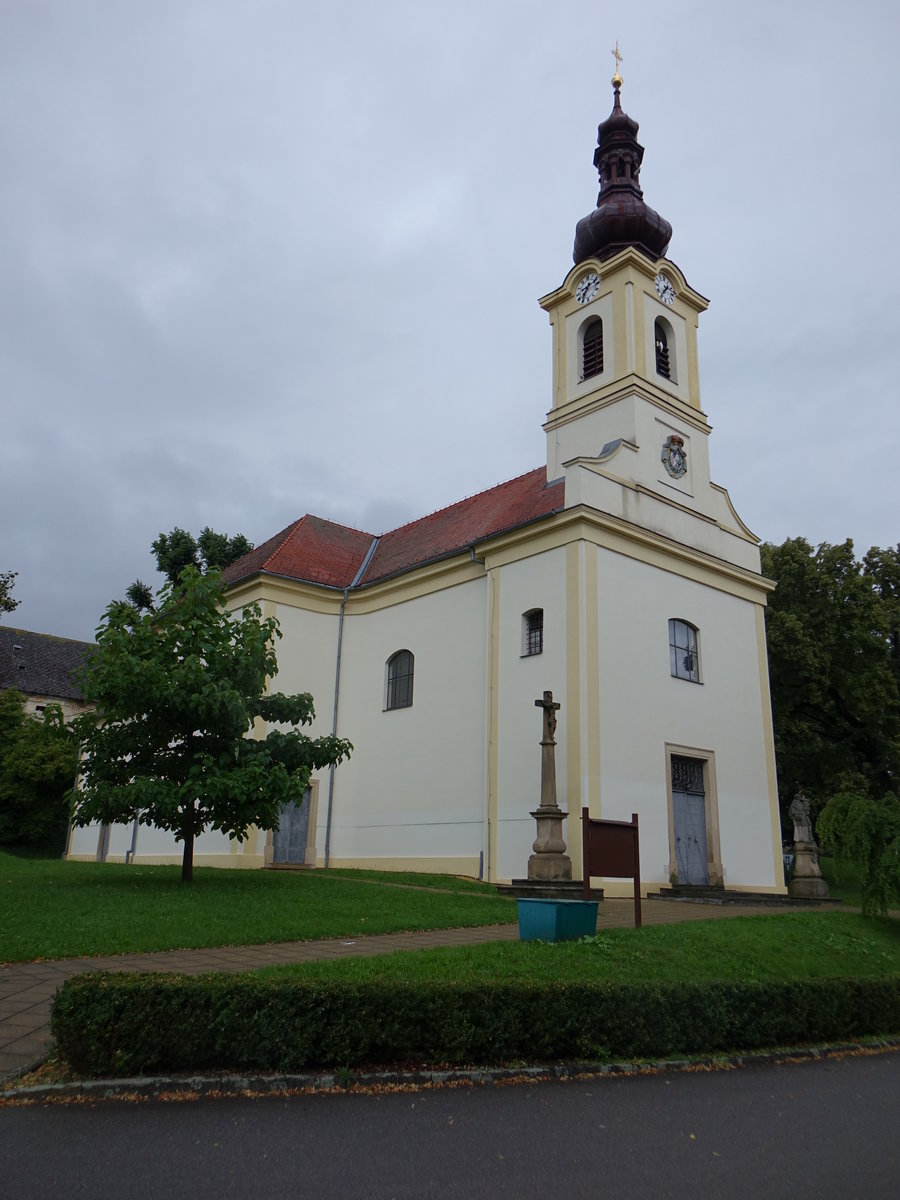 Milonice / Millonitz, Pfarrkirche St. Peter und Paul, erbaut von 1805 bis 1807 unter Johann I. Josef von Liechtenstein (04.08.2020)