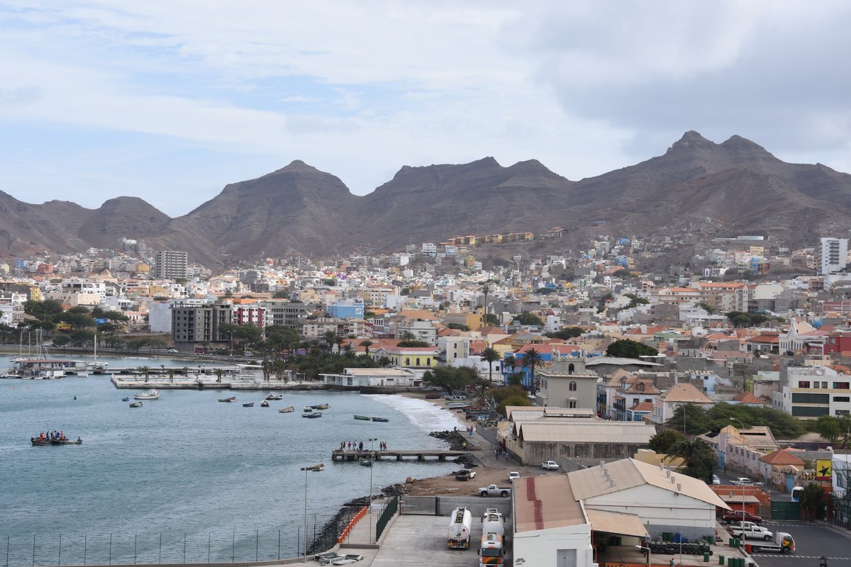 MINDELO (Concelho de So Vicente), 23.03.2016, Blick auf Teile von Hafen und Stadt