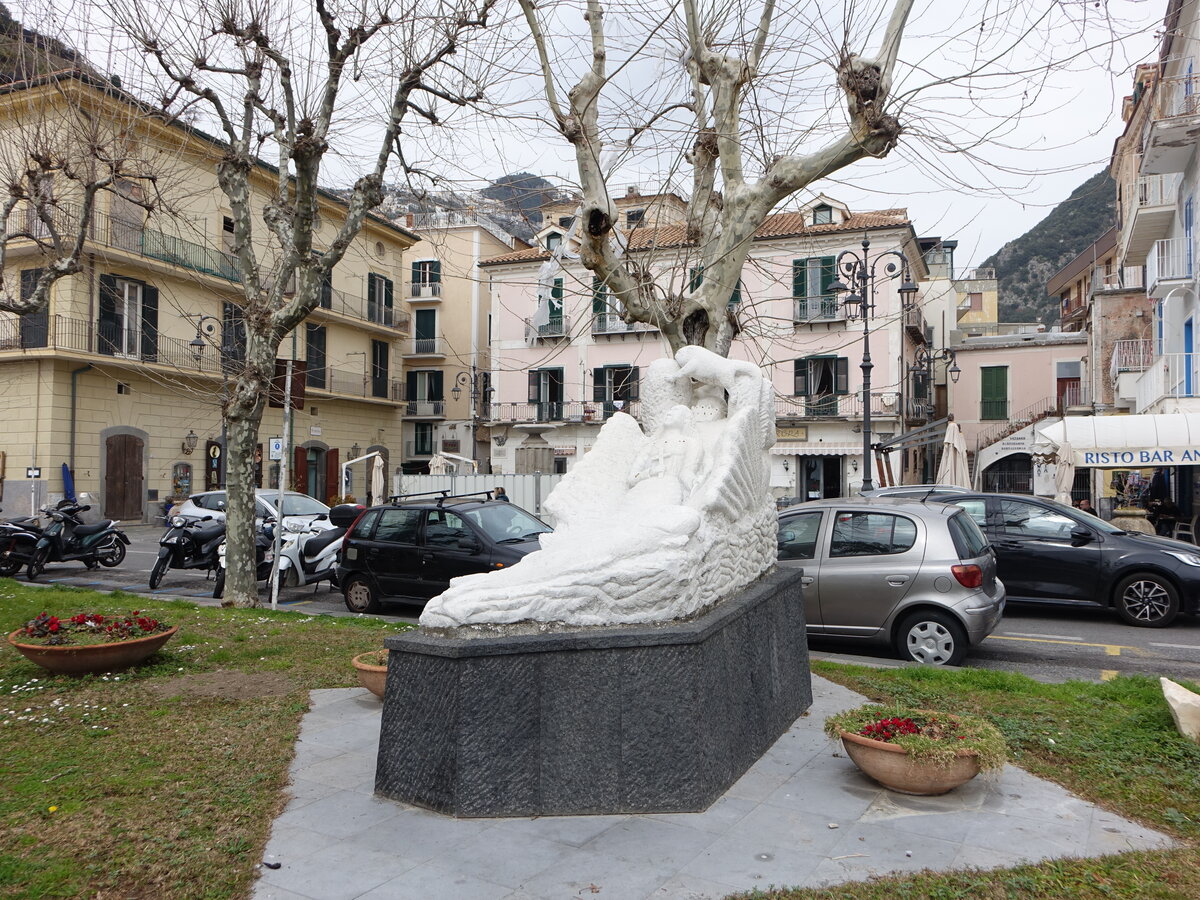 Minori, Denkmal an der Strada Statale Amafiltana (25.02.2023)