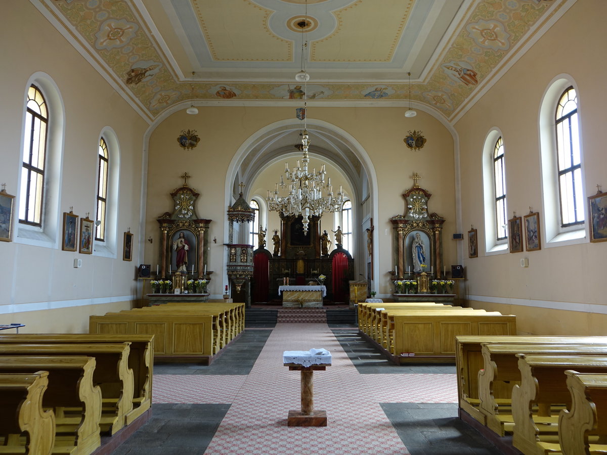 Mirotice, Innenraum von 1870 in der Pfarrkirche St. Jakob im neuromanischen Stil (25.05.2019)