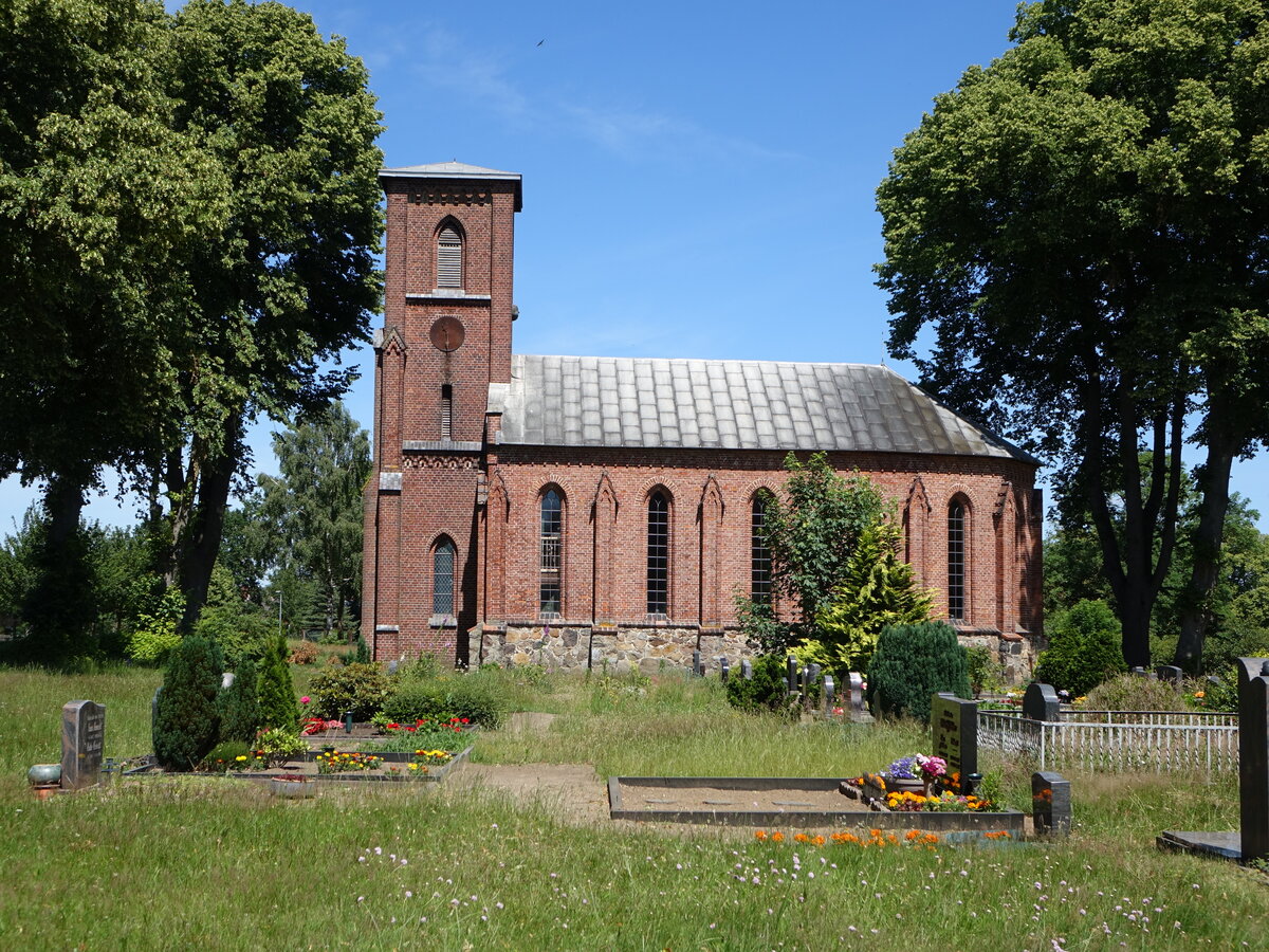 Mirow, evangelische Kirche, erbaut 1842 im neugotischen Stil (21.06.2026)