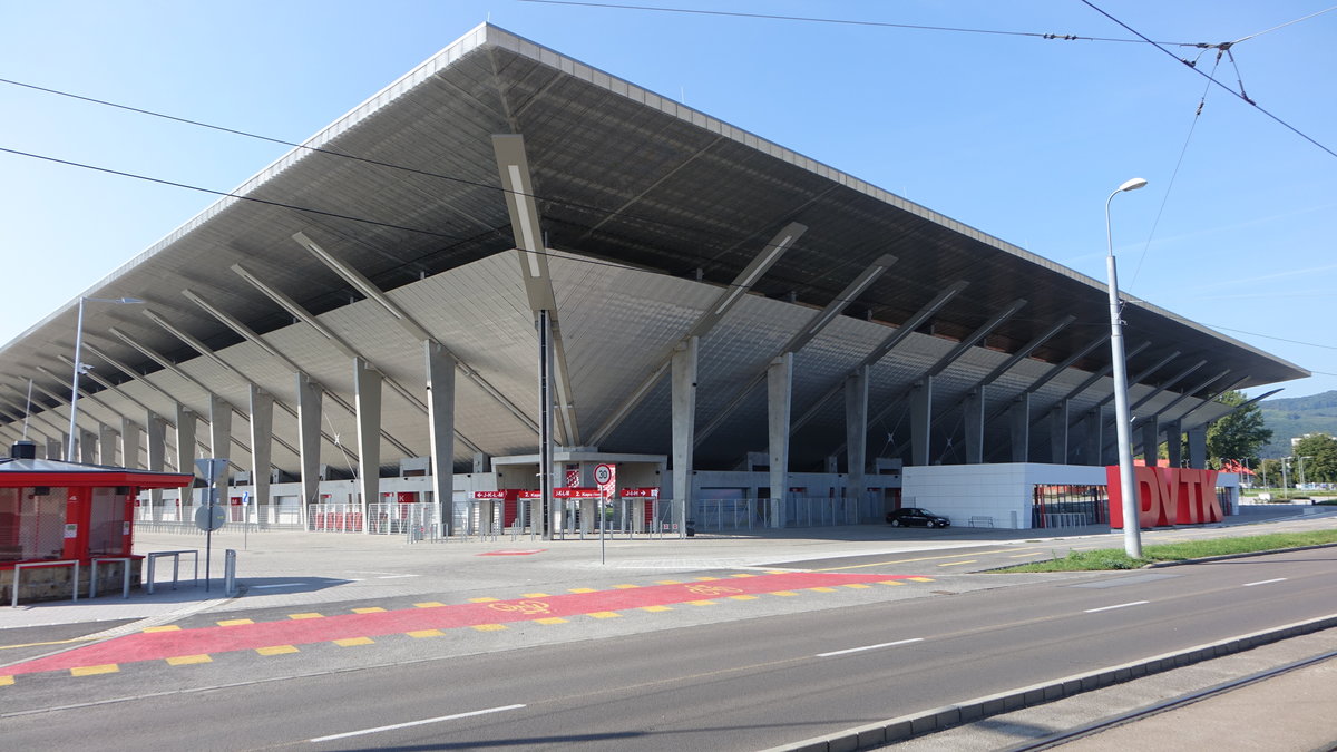 Miskolc, DVTK Arena, Stadion von  Disgyőri VTK, 15325 Pltze, erbaut bis Mai 2018 durch Architekt Pter Pottyondy (05.09.2018)