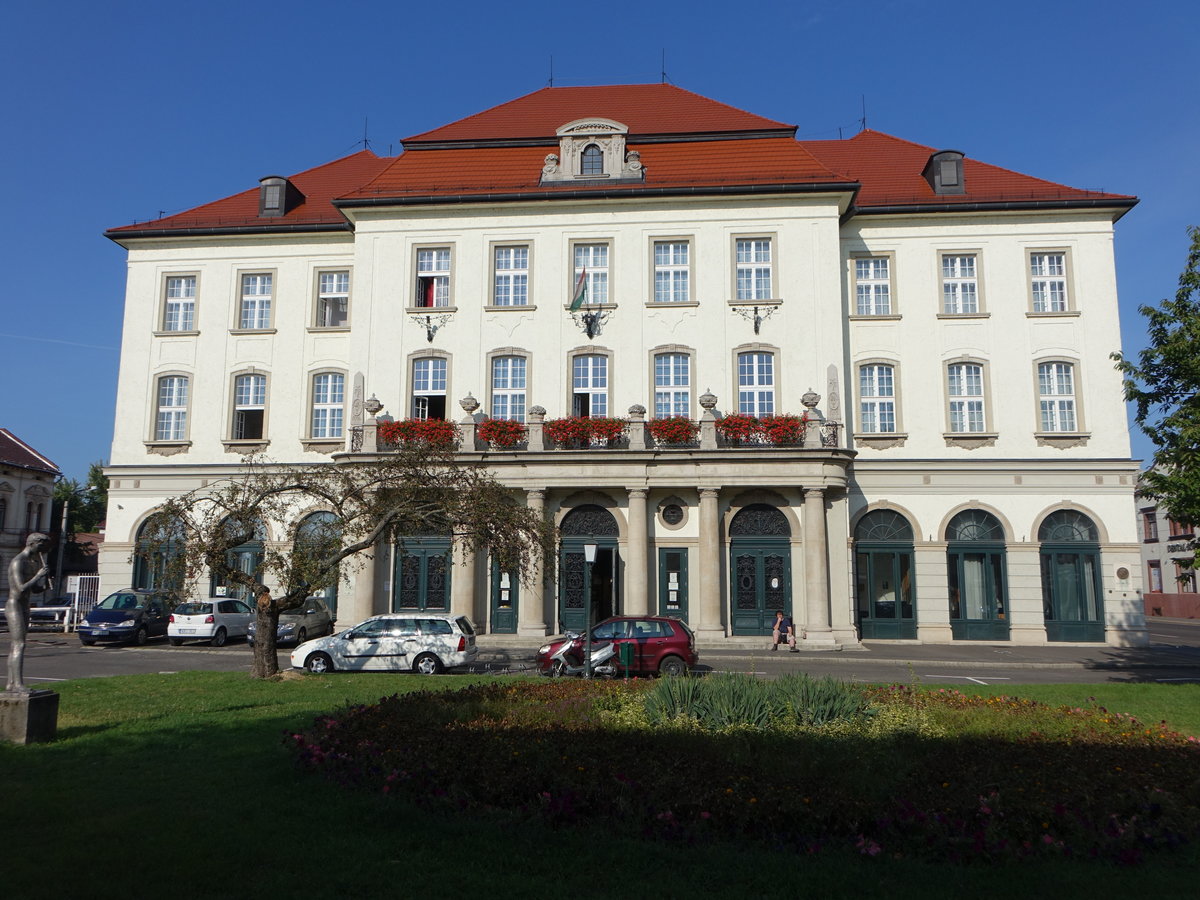 Miskolc, Palais Zenepalota am Bartok Bela Ter, heute Musikinstitut Bla Bartk, erbaut von 1926 bis 1927 von Gyula Waelder (05.09.2018)