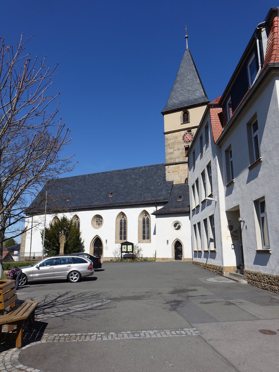 Mistelfeld, kath. St. Andreas Kirche, Chorturm und Kern des Langhauses von 1319, Umbau 1866 (07.04.2018)