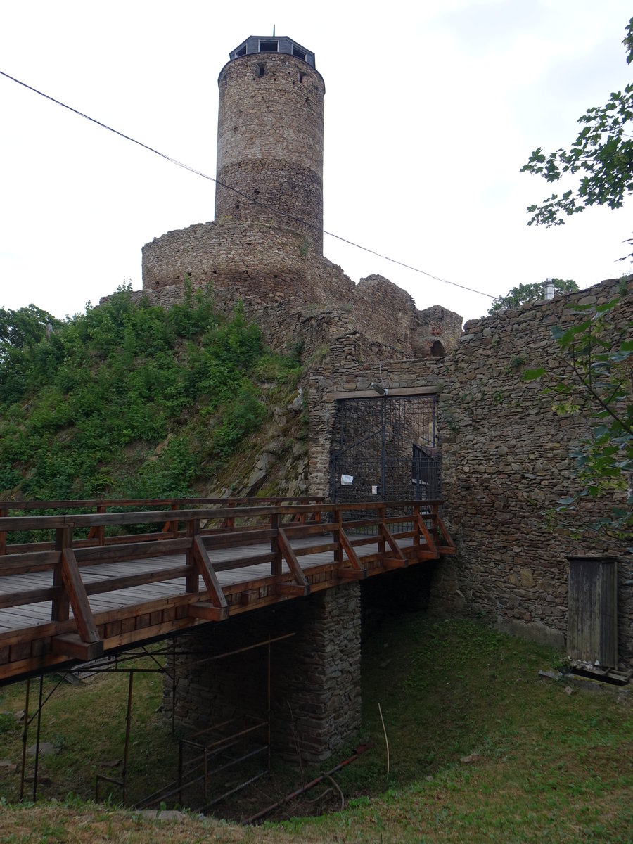 Misto / Platz, Burg Hasistejn, erbaut zu Beginn des 14. Jahrhundert (07.07.2019)