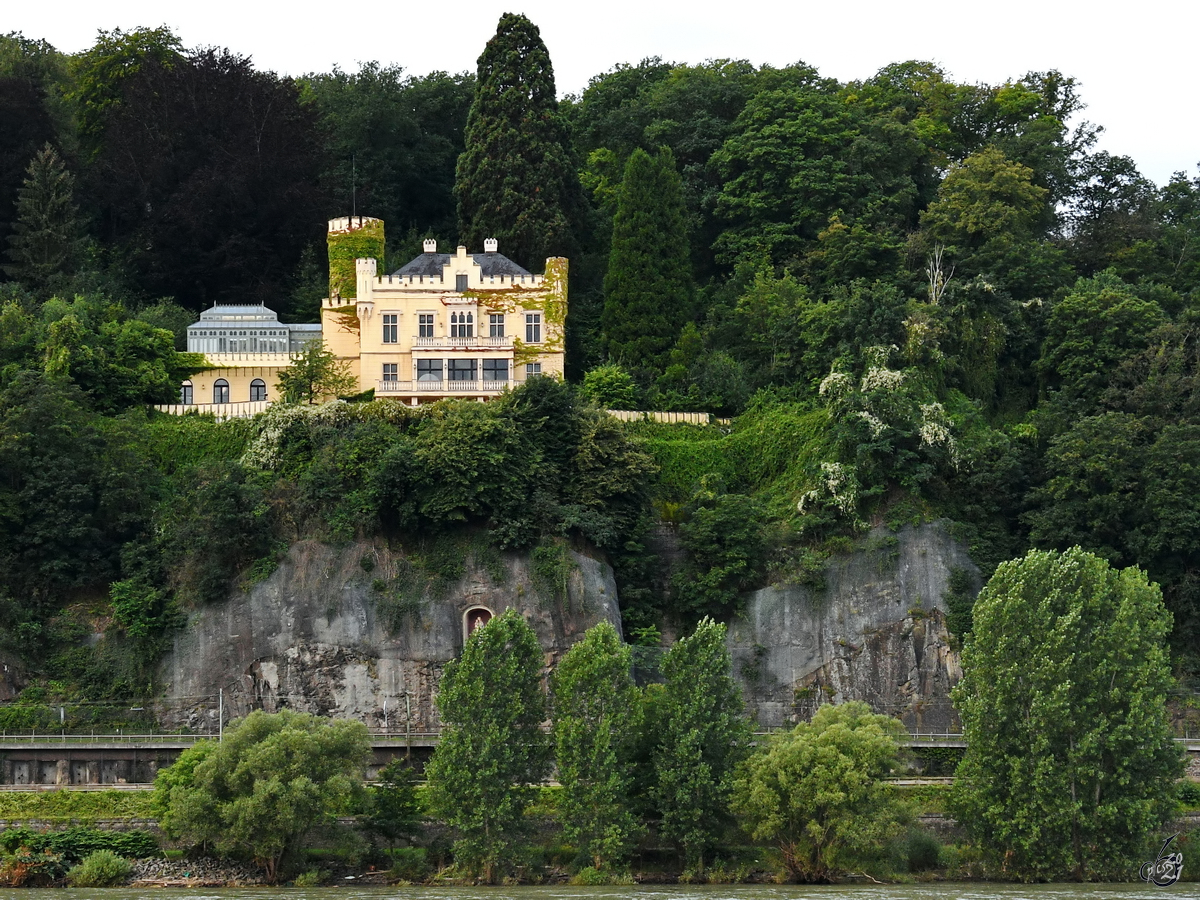 Mitte des 19. Jahrhunderts wurde das im neugotischen Stil gehaltene Schloss Marienfels errichtet. (Remagen, August 2021)