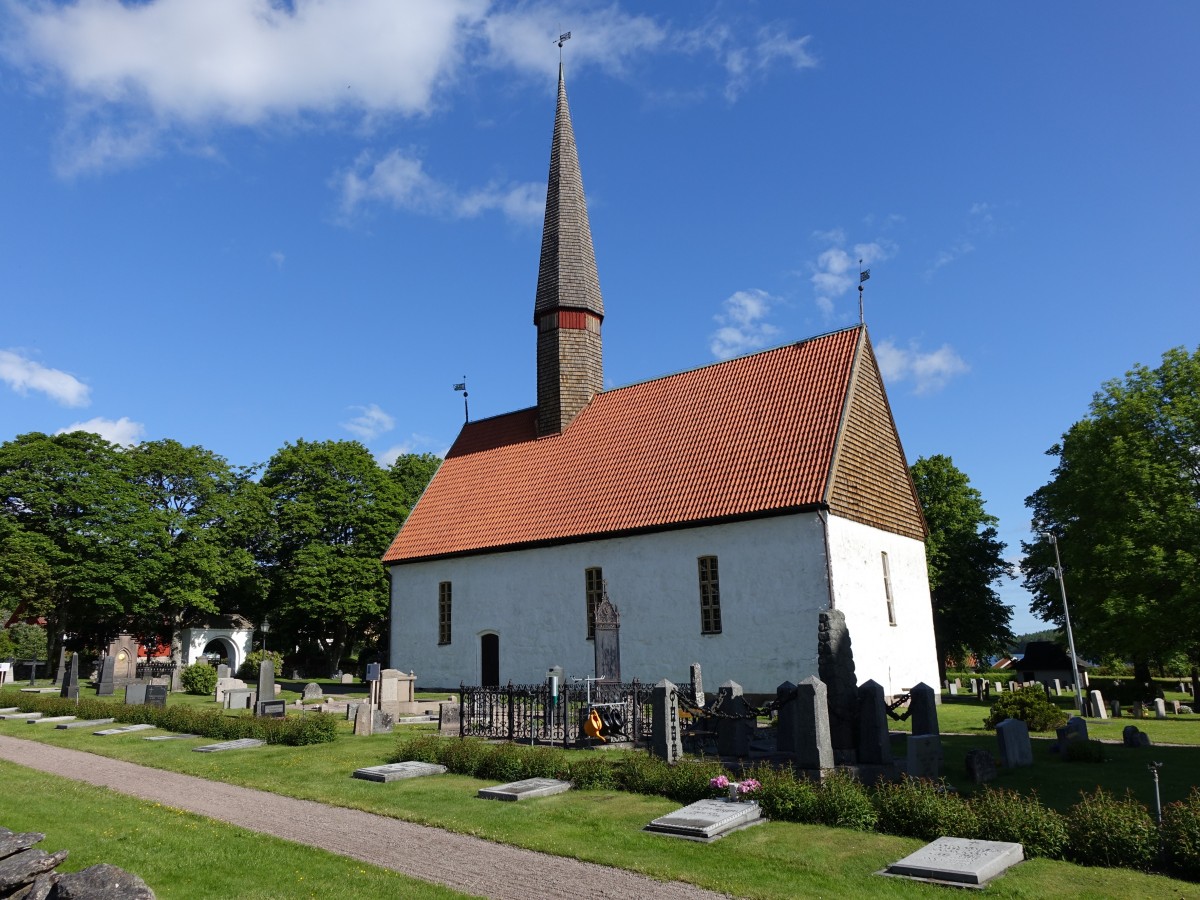 Mittelalterliche Kirche von Mlltorp, gotische Hallenkirche, erbaut ab 1200 mit achteckigem Dachreiter (16.06.2015)