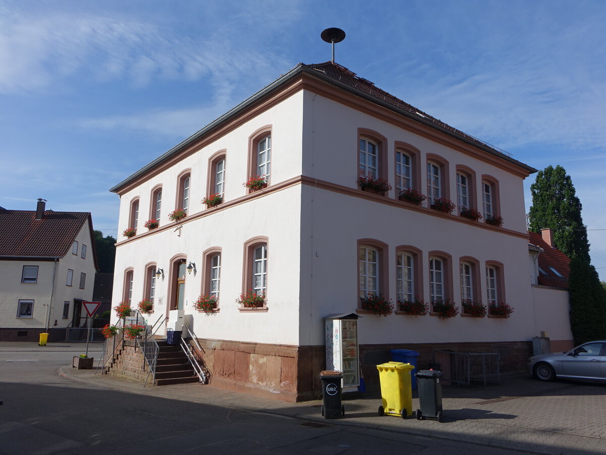 Mittelbach, ehemaliges Schulhaus, erbaut im 19. Jahrhundert (14.07.2023)
