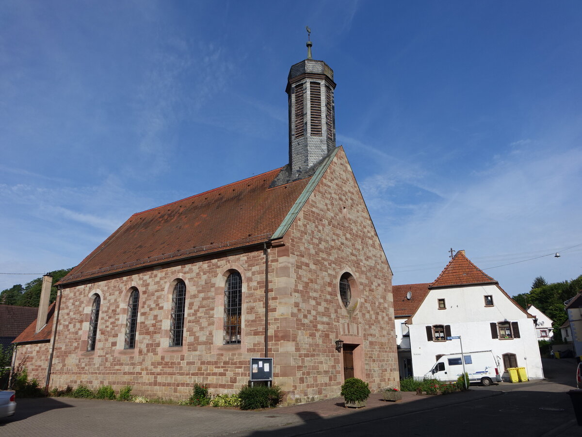 Mittelbach, evangelische Kirche in der Strae an der Kirche, erbaut von 1953 bis 1954 durch Hans Georg Fiebiger (14.07.2023)