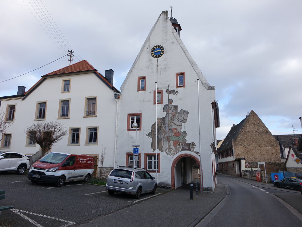 Mittelheim, altes Rathaus am Rathausplatz, erbaut 1590 (30.01.2022)