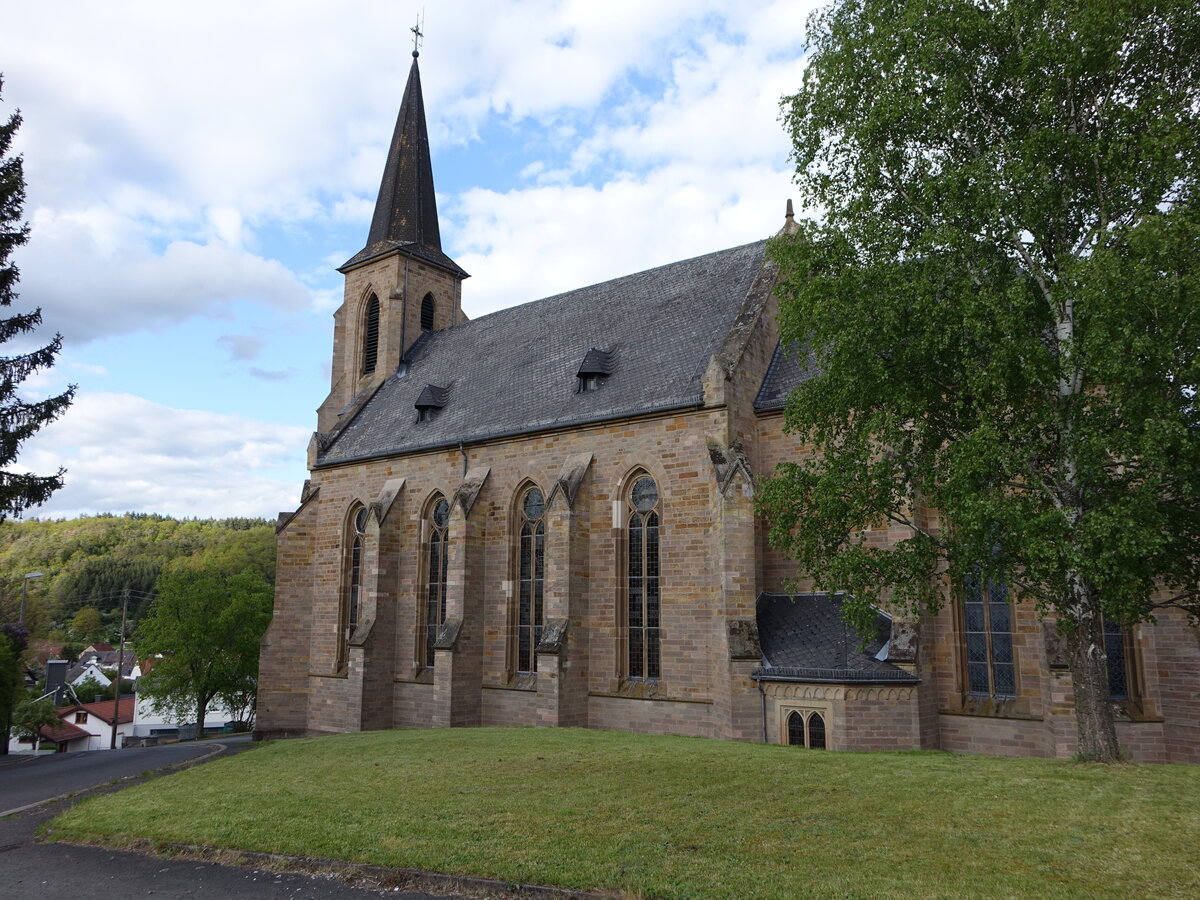 Mittelreidenbach, Pfarrkirche St. Christophorus, neugotischer Sandstein-Saalbau, erbaut von 1869 bis 1872, Architekt Karl-Friedrich Mller (23.05.2021)