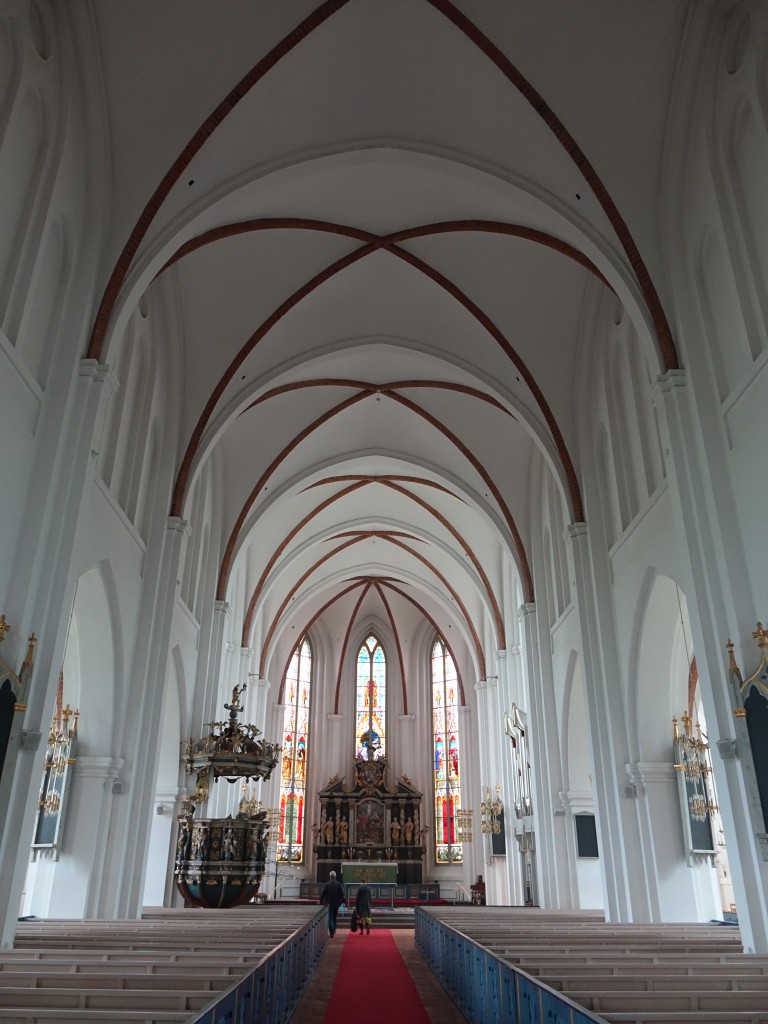 Mittelschiff in der Kirche von Kristinehamn, Kanzel von isak Schullstrm von 1750 (18.06.2015)