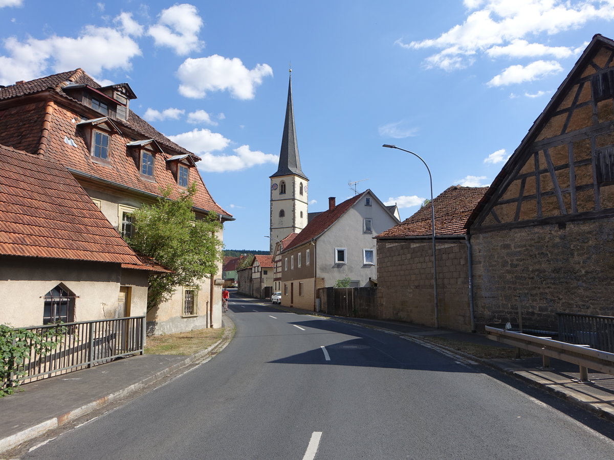 Mittelstreu, kath. Pfarrkirche St. Johann Baptist, erbaut von 1590 bis 1612 (08.07.2018)