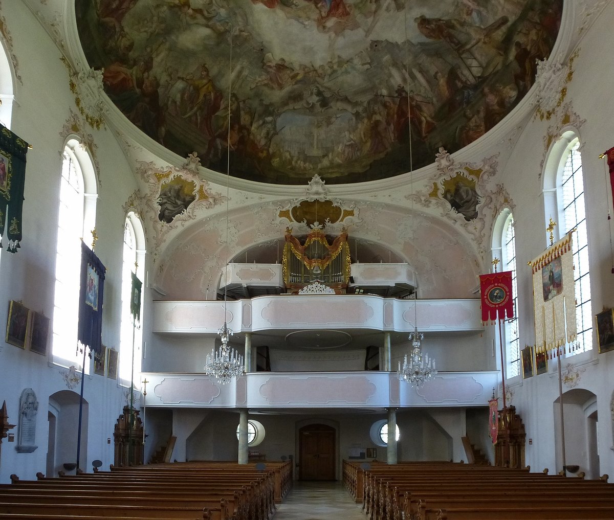 Mittenwald, Blick zur Orgelempore in der Kirche St.Peter und Paul, Aug.2014