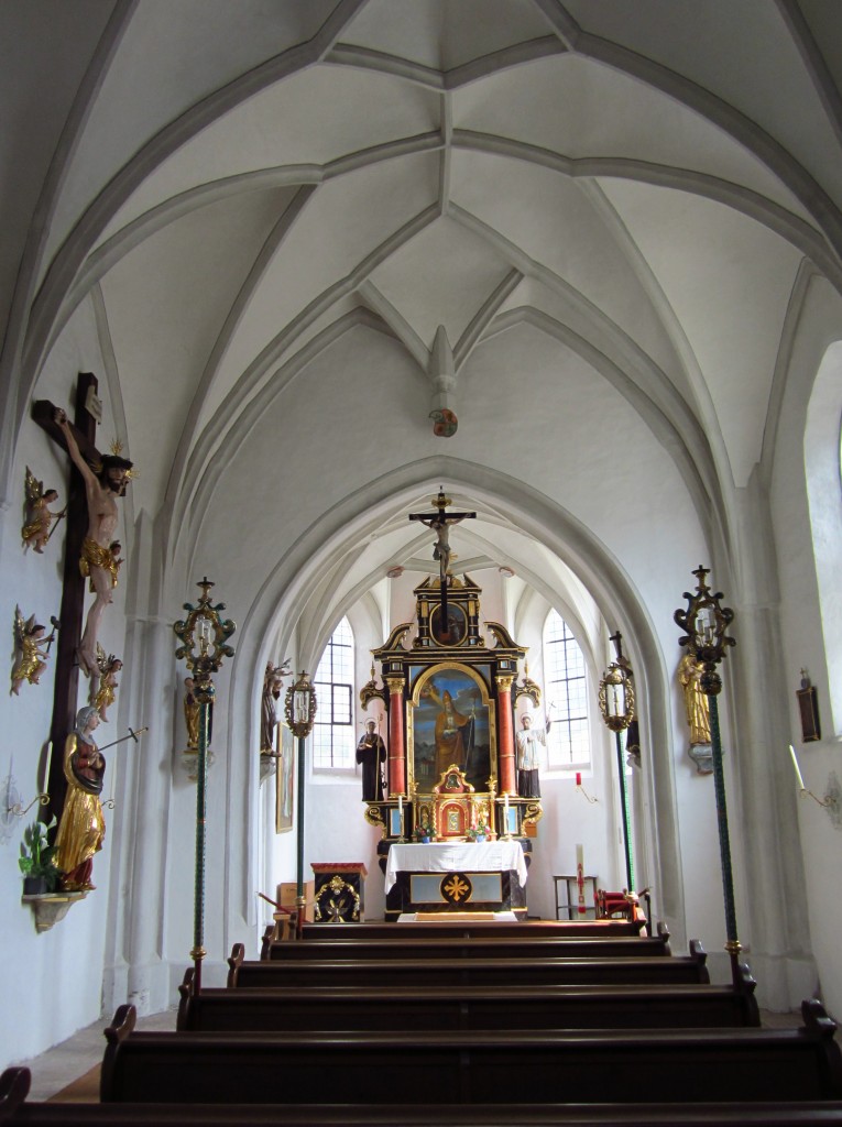 Mittenwald, Hochaltar in der Friedhofskirche St. Nikolaus (29.04.2012)
