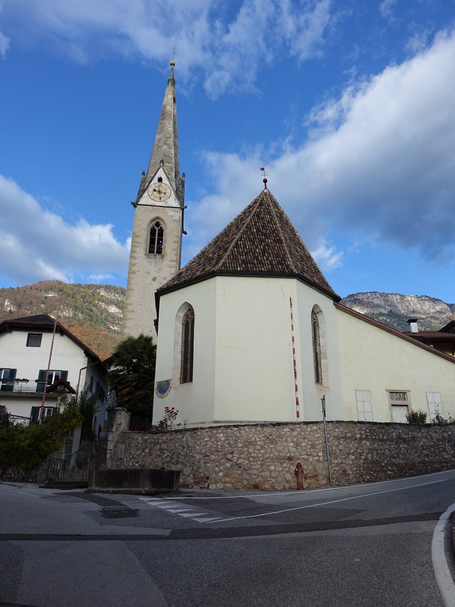 Mitterdorf b. Kaltern, Pfarrkirche St. Katharina, erbaut im 15. Jahrhundert (27.10.2017)