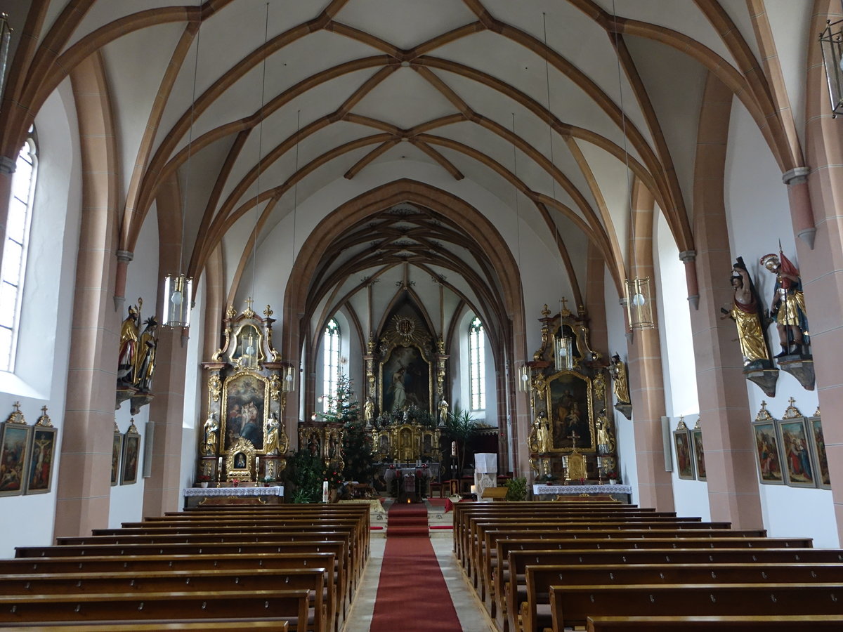 Mitterskirchen, gotische Ausstattung in der Pfarrkirche St. Johann Baptist (25.12.2016)
