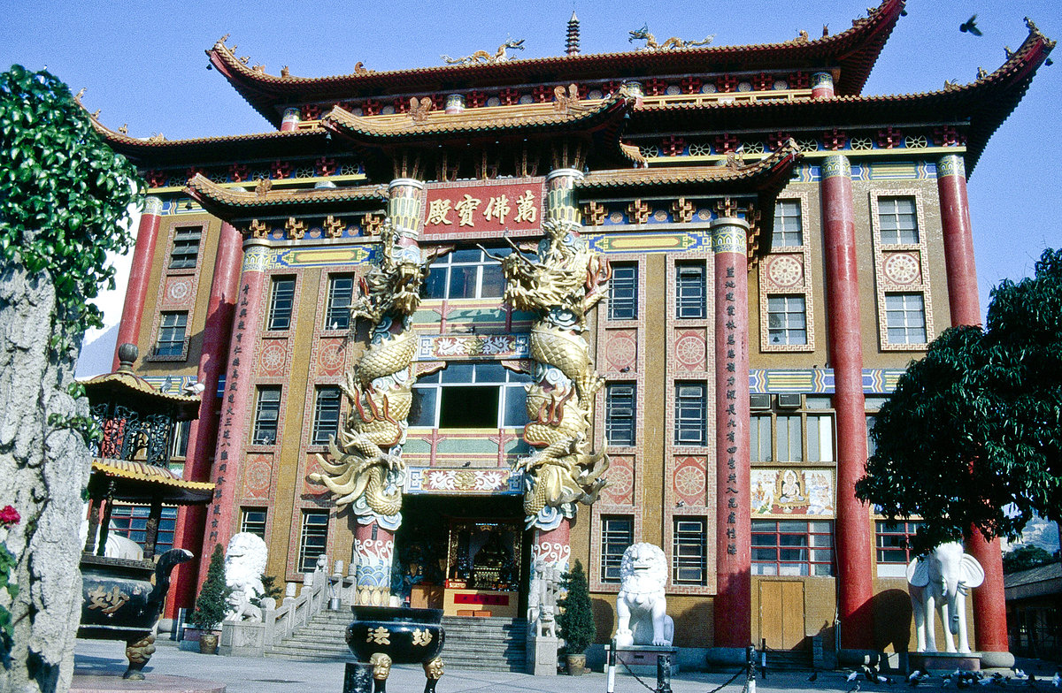 Miu Fat Buddhist Kloster in Hong Kong. Bild vom Dia. Aufnahme: Mrz 1989.