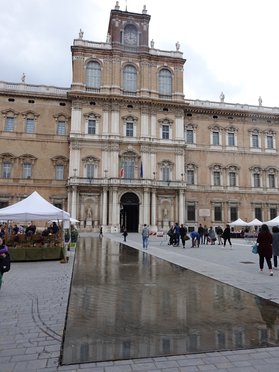 Modena, Palazzo Ducale, erbaut 1634 durch Francesco I. d’Este, heute die traditionsreichste Offiziersschule Italiens, die Accademia Militare (09.10.2016)