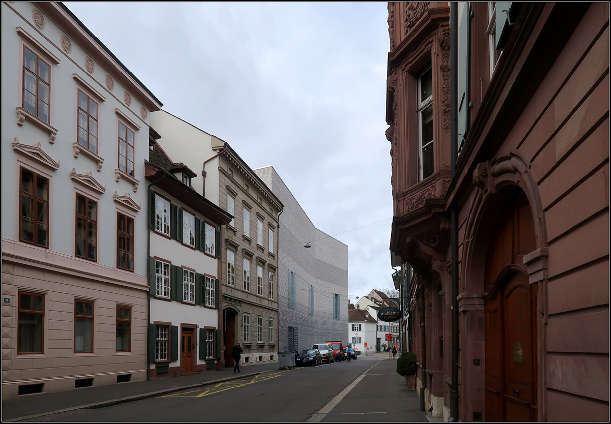 Moderne Architektur in Basel -

Annherung an das Kunstmuseum aus der St. Alban-Vorstadt.

08.03.2019 (M)