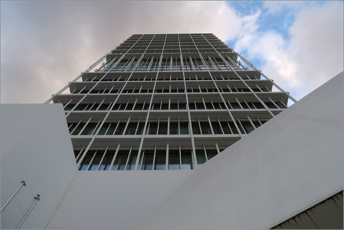 Moderne Architektur in Basel -

Asklepios 8 von Herzog & de Meuron im Novartis Campus. 

07.03.2019 (M)