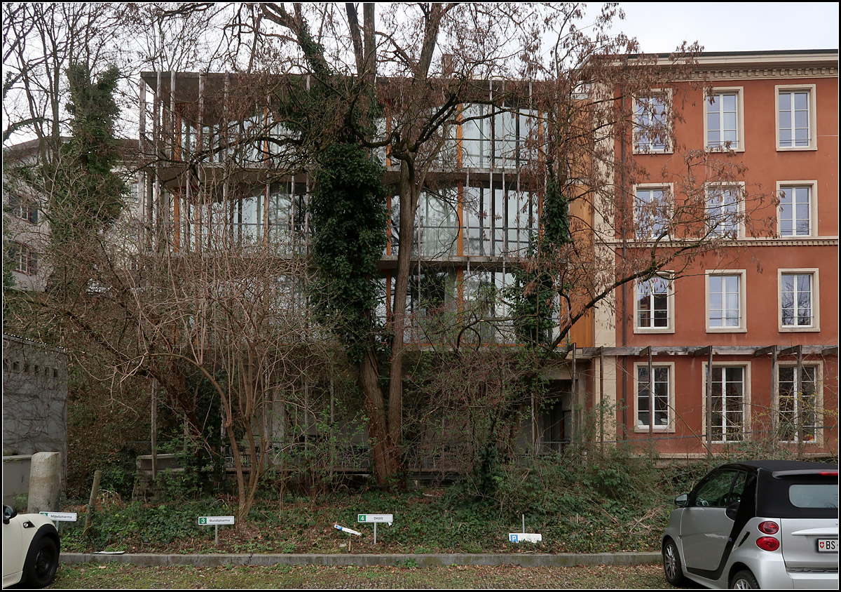Moderne Architektur in Basel -

Der Erweiterungsbau der Jugenherberge St. Alban ist großflächig verglast und lässt die Bäume in den Zimmern erlebbar werden.

08.03.2019 (M)