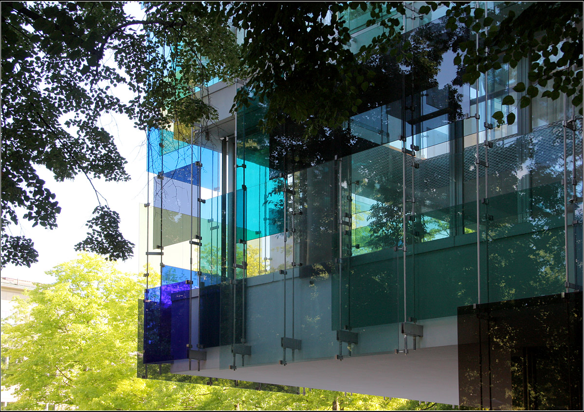Moderne Architektur in Basel -

Detailansicht der bunten Fassade des Forum 3 im Novartis Campus von Diener & Diener.

22.06.2013 (M)