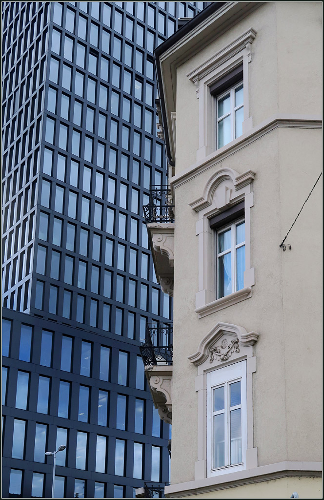 Moderne Architektur in Basel -

Gegenstze zwischen Alt und Neu: am Grosspeter-Tower in Basel.

07.03.2019 (M)