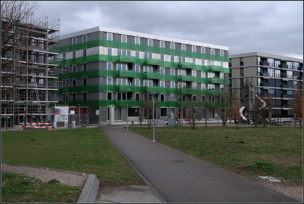 Moderne Architektur in Basel -

Grn gestreift: Genossenschaftshaus der Architekten Buchner Brndler auf dem ehemaligen Gterbahnhofsgelnde in Basel-Rosental.

07.03.2019 (M)