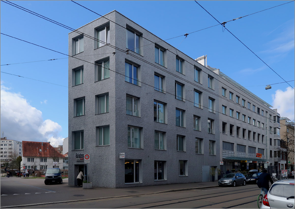 Moderne Architektur in Basel -

WohnWerk, ein Wohnhaus für Menschen mit Behinderung. Geplant von Christ & Gantenbein, fertiggestellt 2010.

08.07.2019 (M)