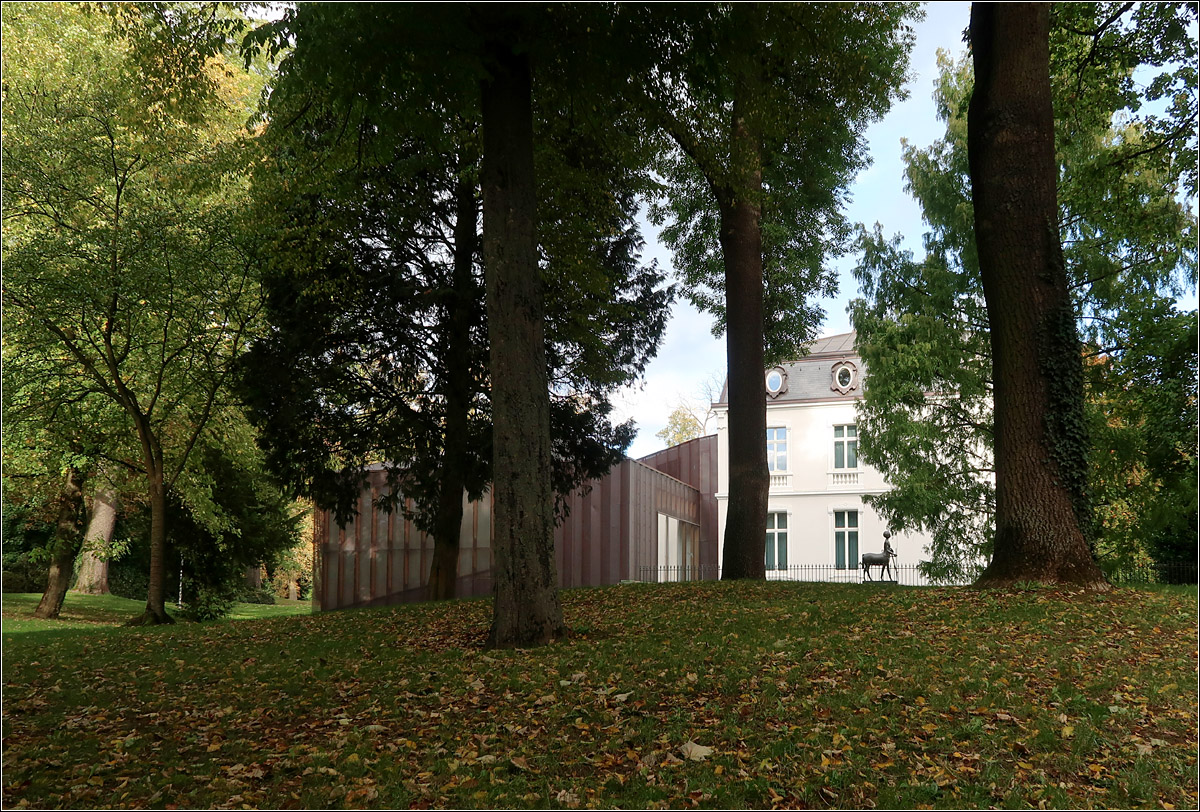 Moderne Architektur in Luxemburg -

In den Stadtpark eingefgt das Museum Villa Vauban mit dem Erweiterungsbau von Philippe Schmit (2010).

06.10.2017 (M) 