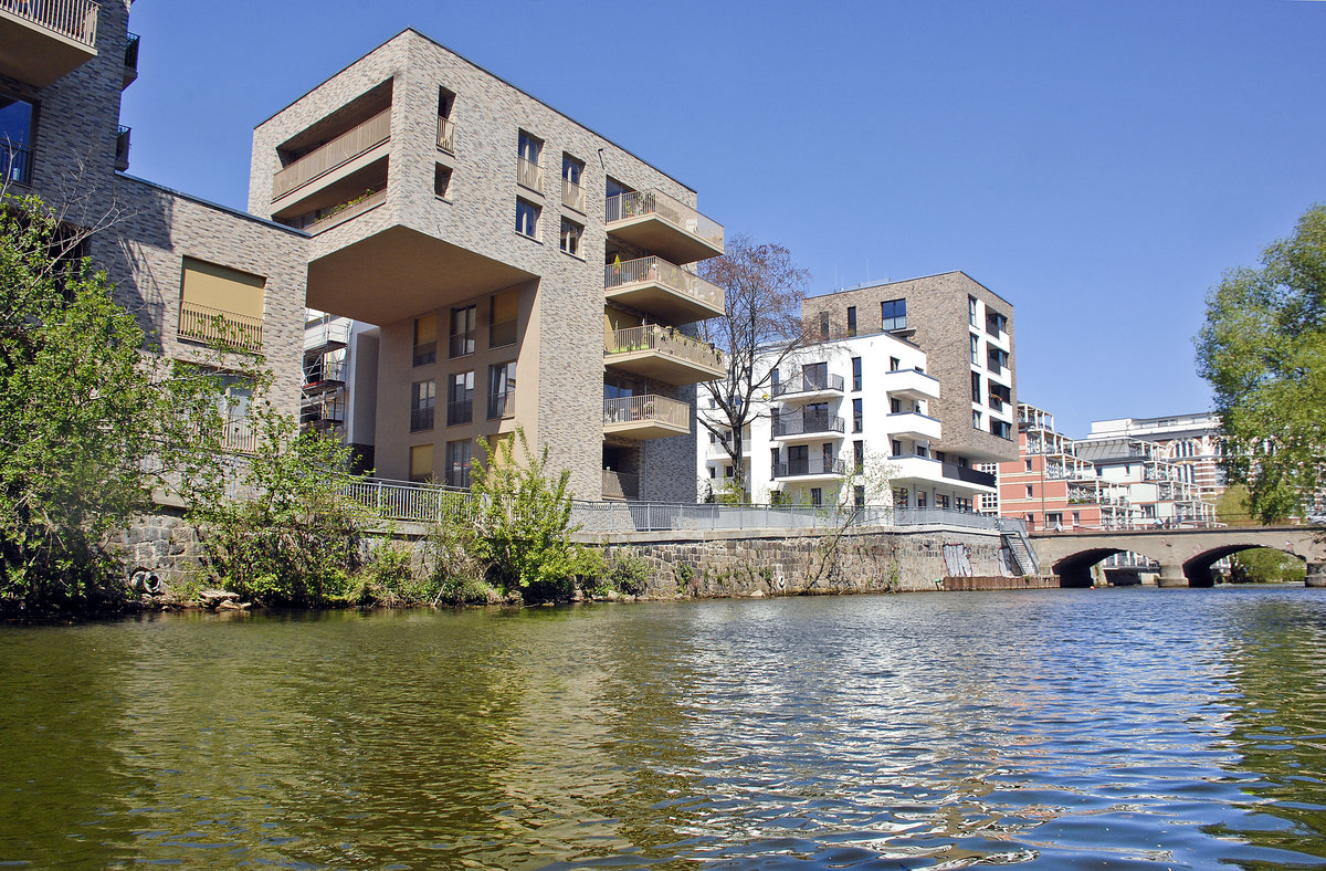 Moderne Bauten an der Weien Elster in Leipzig. Aufnahme: 30. April 2017.