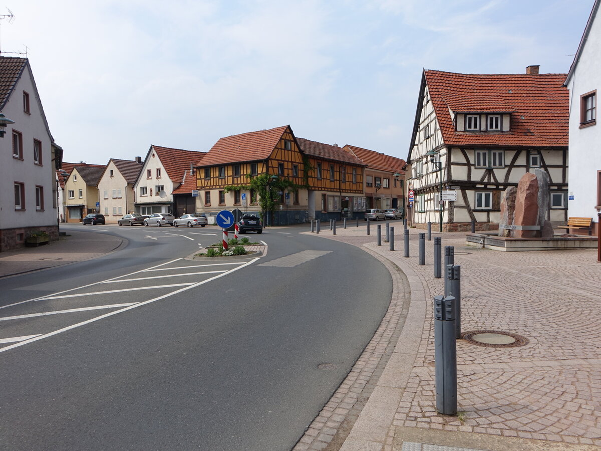 Mmlingen, Fachwerkhuser an der Hauptstrae (13.05.2018)