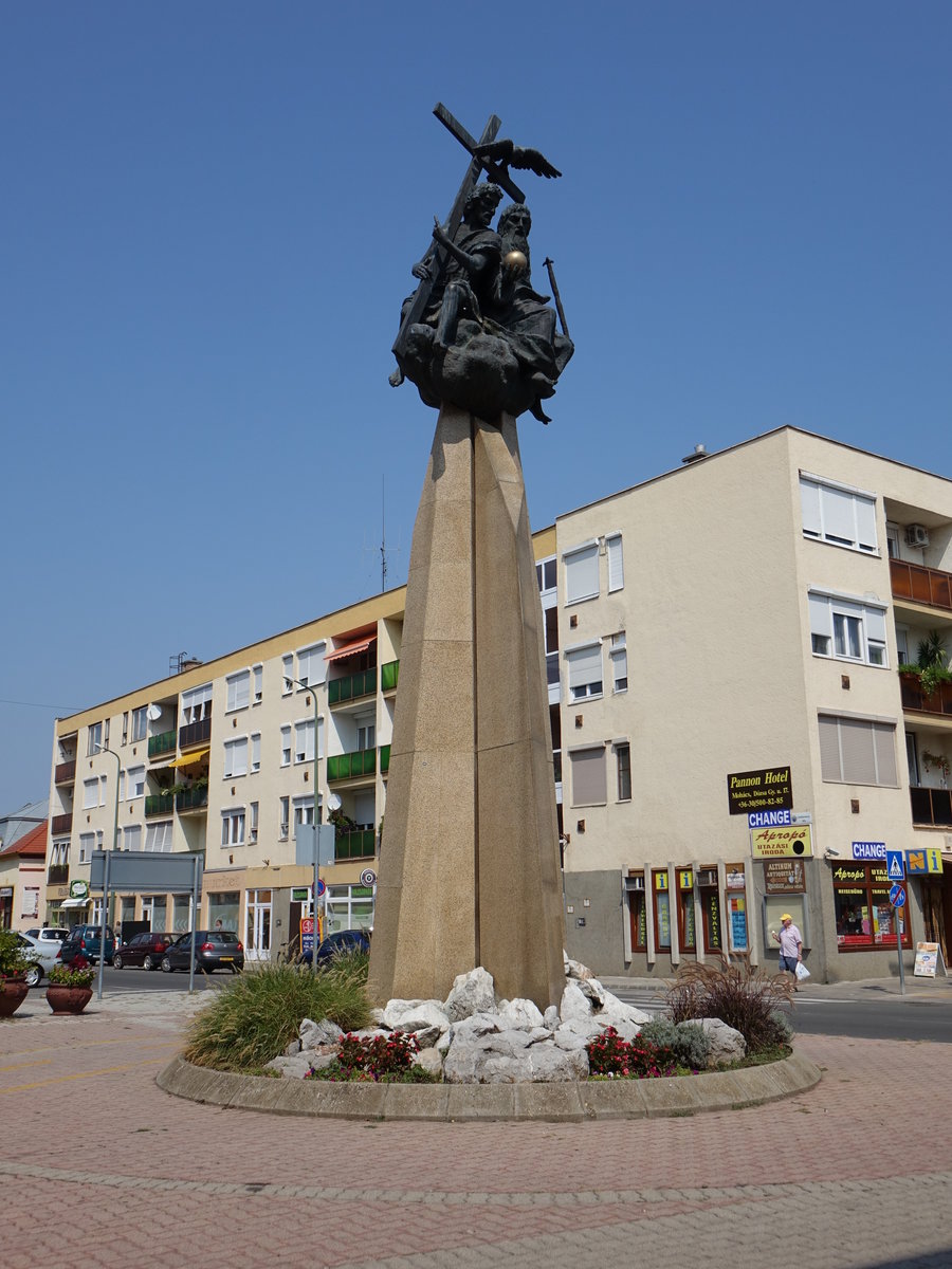 Mohacs, Dreifaltigkeitsdenkmal in der Szabadsag Utca (31.08.2018)