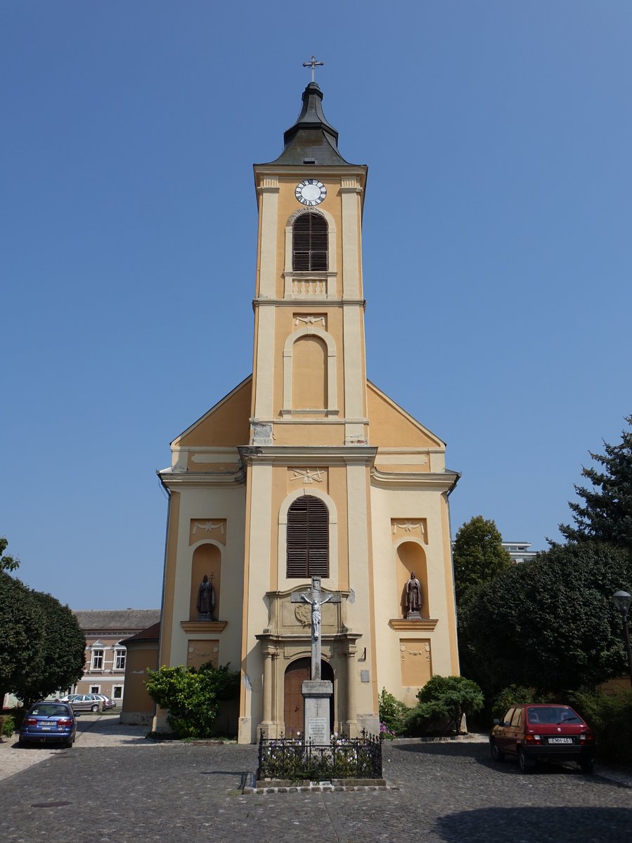 Mohacs, Innerstdtische Pfarrkirche, erbaut von 1766 bis 1790 (31.08.2018)