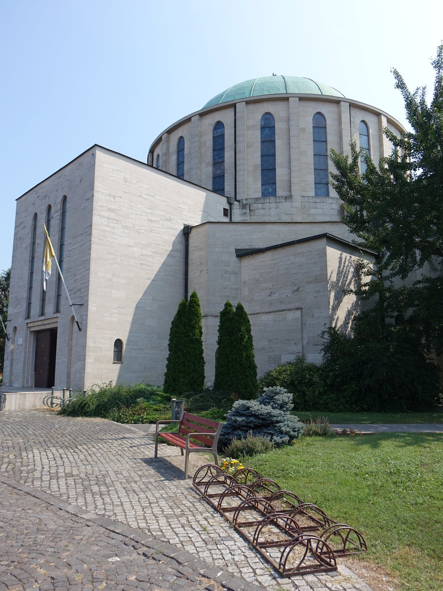 Mohacs, Votivkirche am Szechenyi Ter, erbaut ab 1926 durch Bertalan Arkay (31.08.2018)