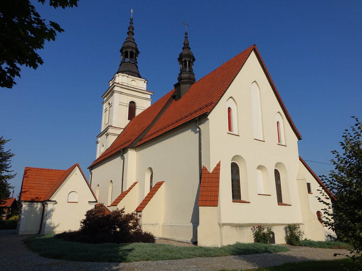 Mokrsko, Pfarrkirche St. Stanislaw, erbaut 1626 (15.09.2021)