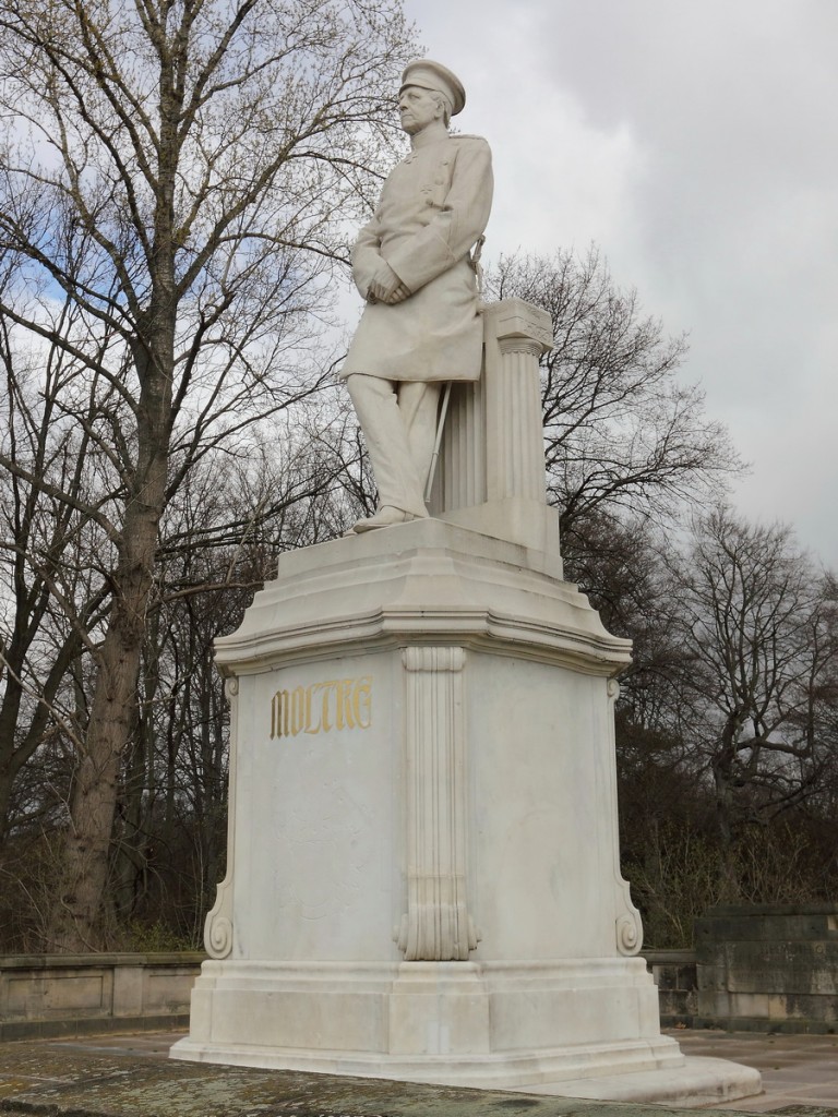 Moltke-Denkmal am Groen Stern in  Berlin-Tiergarten in der Nhe des Bismarck-Nationaldenkmal am 01. April 2015.