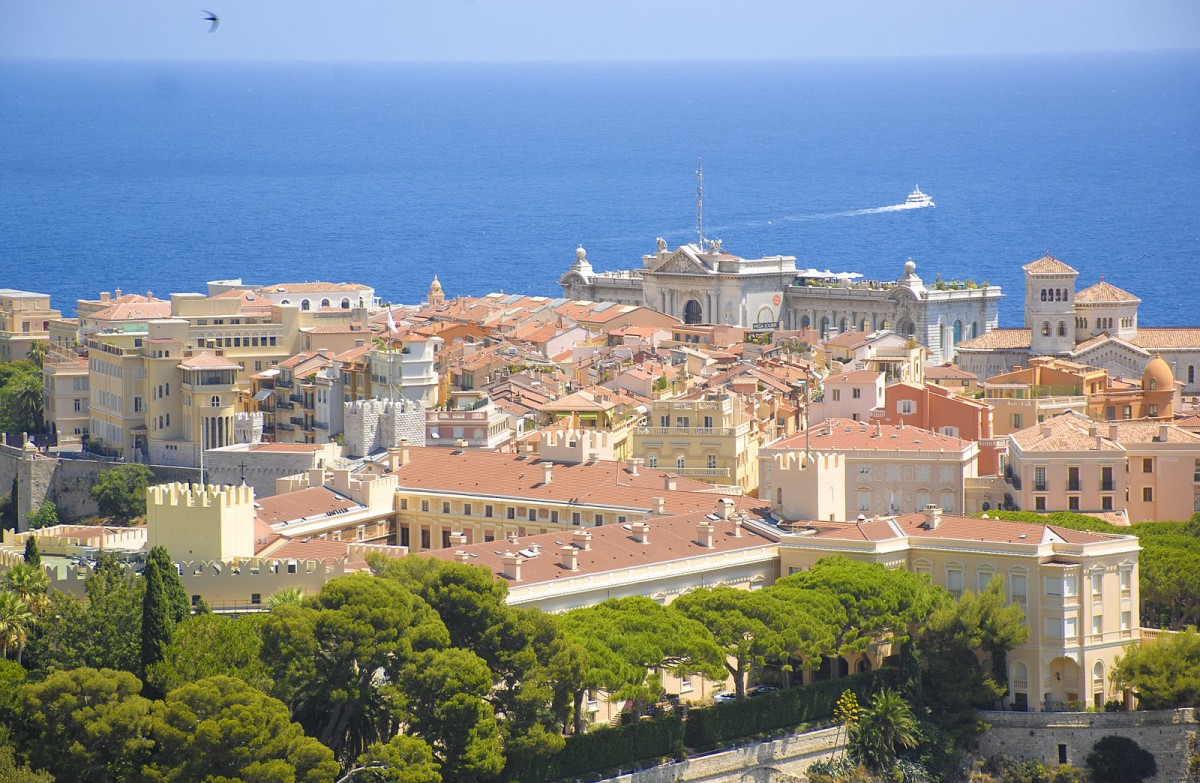 Monaco vom Jardin Exotique aus gesehen. Aufnahmedatum: 26. Juli 2015.