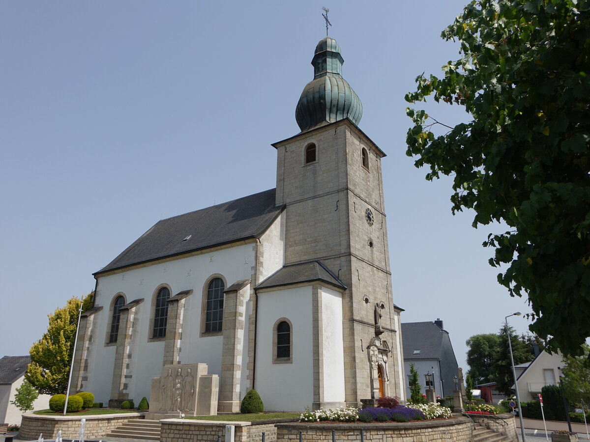 Mondercange, Pfarrkirche St. Willibrord, erbaut ab 1738 (18.06.2022)