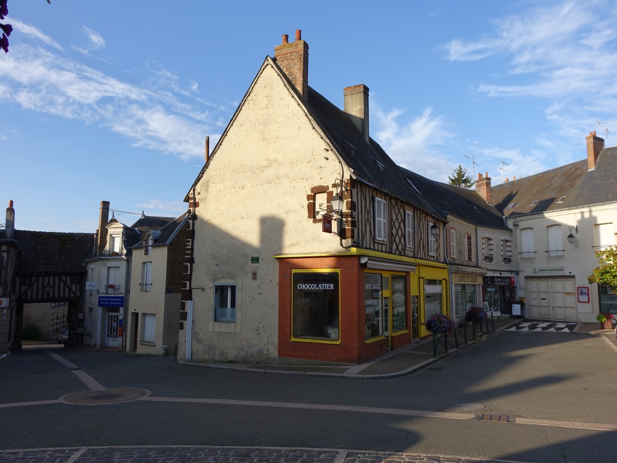 Mondoubleau, Place du Marche (18.07.2015)