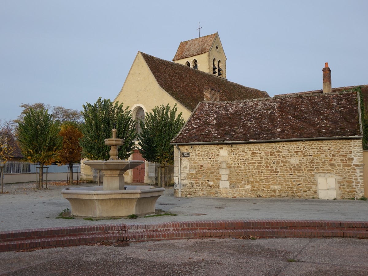 Moneteau, Saint Cyr Kirche, erbaut im 12. Jahrhundert (28.10.2015)